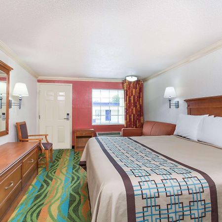 Days Inn By Wyndham Virginia Beach Town Center Dış mekan fotoğraf