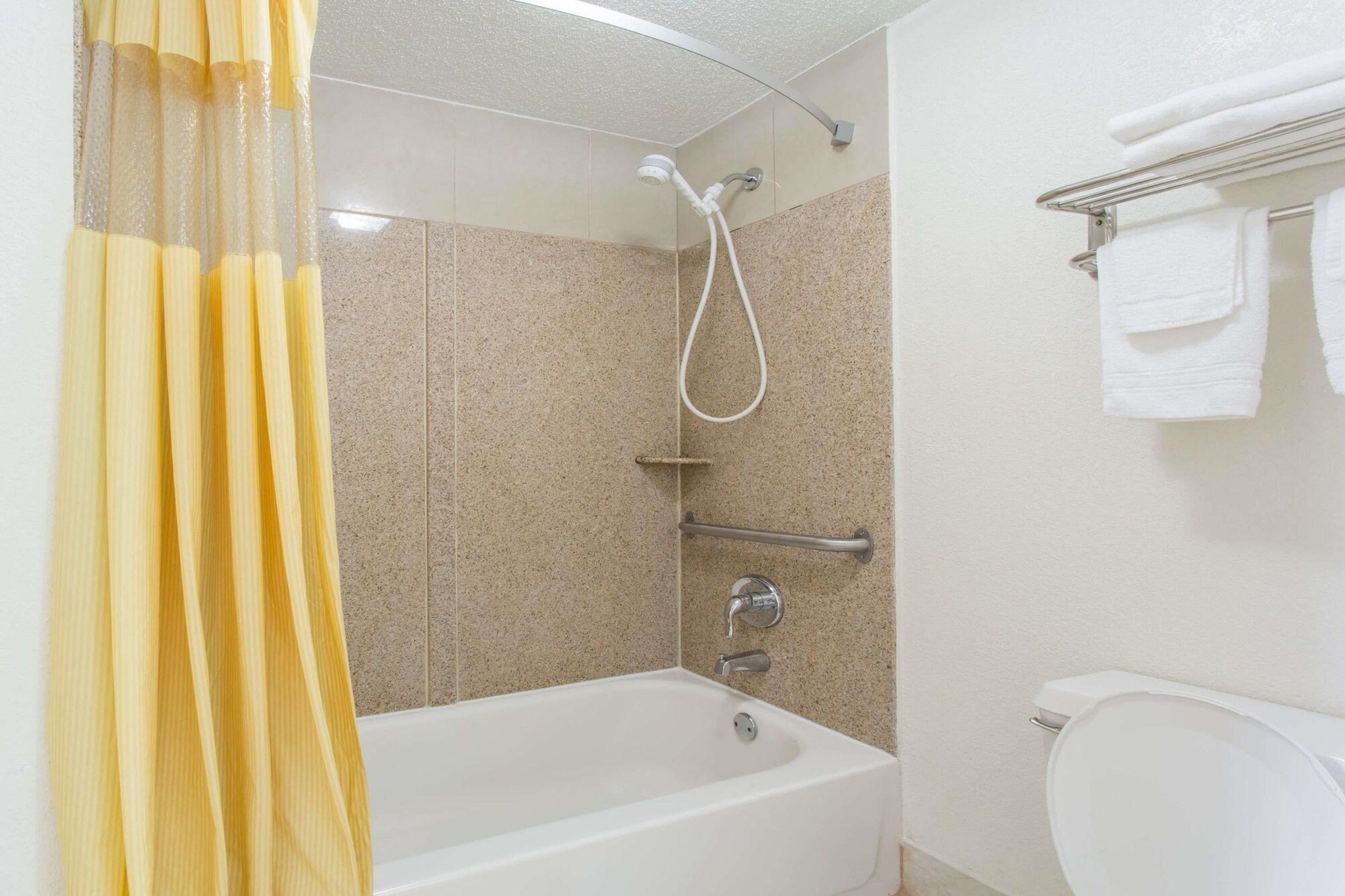 Days Inn By Wyndham Virginia Beach Town Center Dış mekan fotoğraf